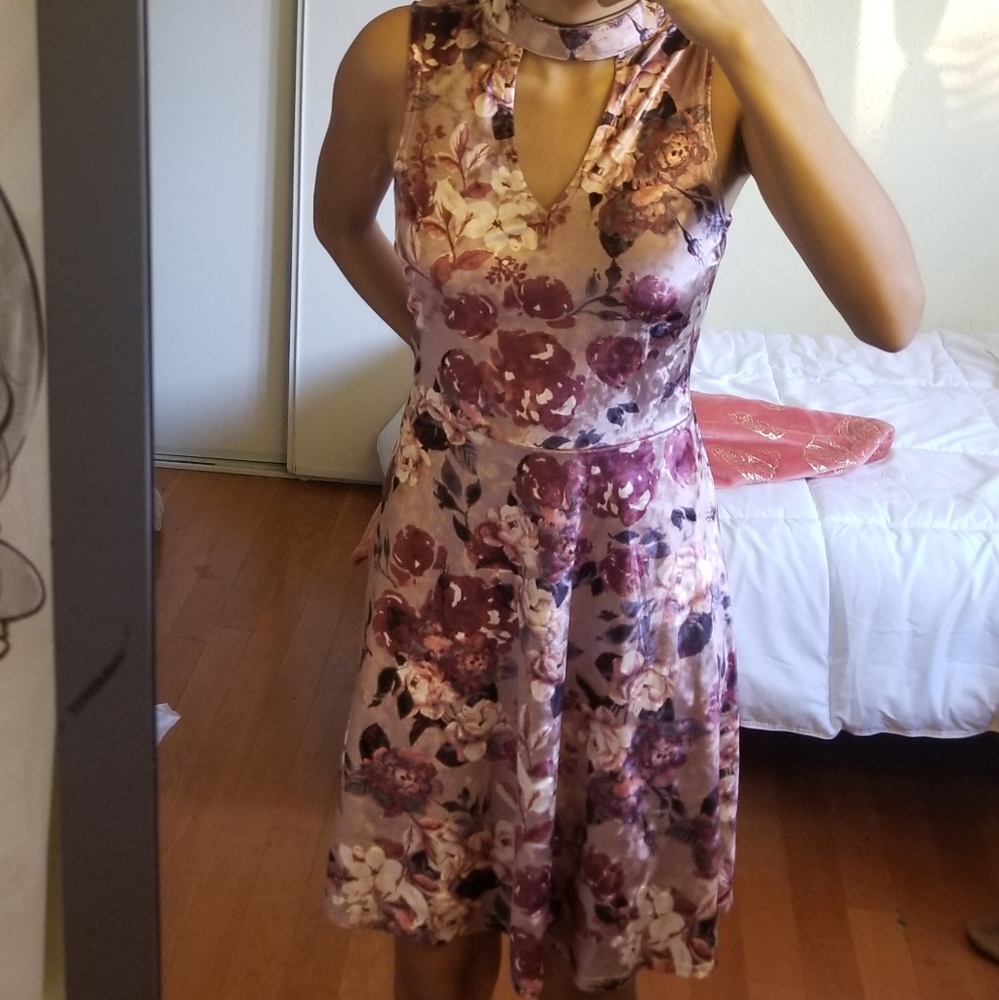 Dress - Picture 2 of 2